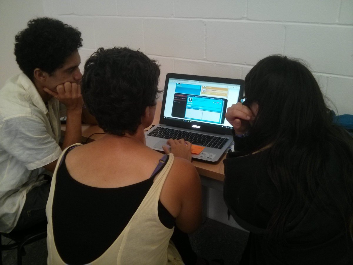 KConstructors's tweet photo. Hoy hemos dado un taller de aprendizaje vivo en la red basado en @sole_spain y #edukcs en las I Jornades de Educació Viva en la @UAB_info https://t.co/8fAkhRitVS