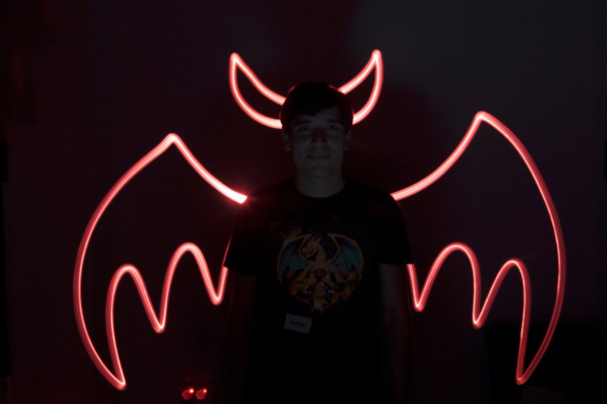 Totemoheda's tweet photo. Fotos y Luz: @LuismaEx ->Un Charizard en la @EPCC_Unex 😈 cc @EstudiantesEPCC @infouex @pablogarguez @aquartero @misacalone #ERN2016 https://t.co/VjJWqszALw