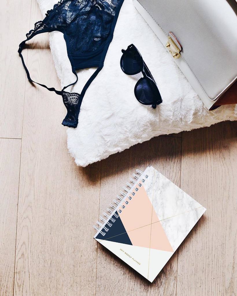 stilclassics's tweet photo. Saturday essentials 🙌🏻 / shop link in bio #weekendplans #designloveplanner #dlp17 #flatlay… https://t.co/o4qdhdbZq6 https://t.co/LGtZPxpz2x
