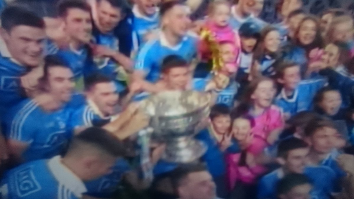 DonnybrookD4's tweet photo. #SamisHome 👍  #DUBvMAYO 
⚡🏆⚡🍻⚡🏆⚡ https://t.co/DE2FFXGKIc