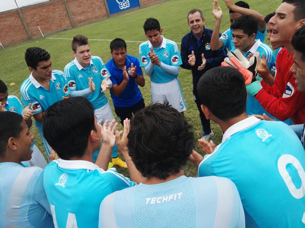ClubSCristal's tweet image. CopaFederación: Fin del partido #Bentín 2 vs 4 #SportingCristal Cat.2001