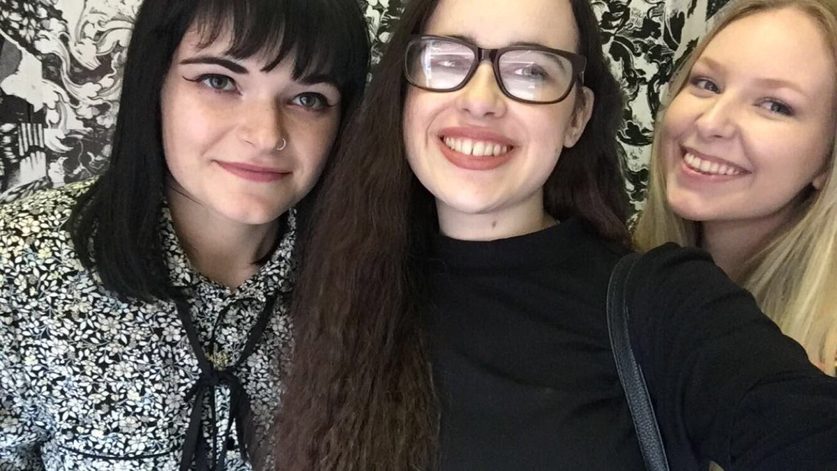 beccaxjayne's tweet image. #BloggersBlogAwards 💛💛💛💛 (yes, I was obsessed with the toilet backdrop) 💕✨