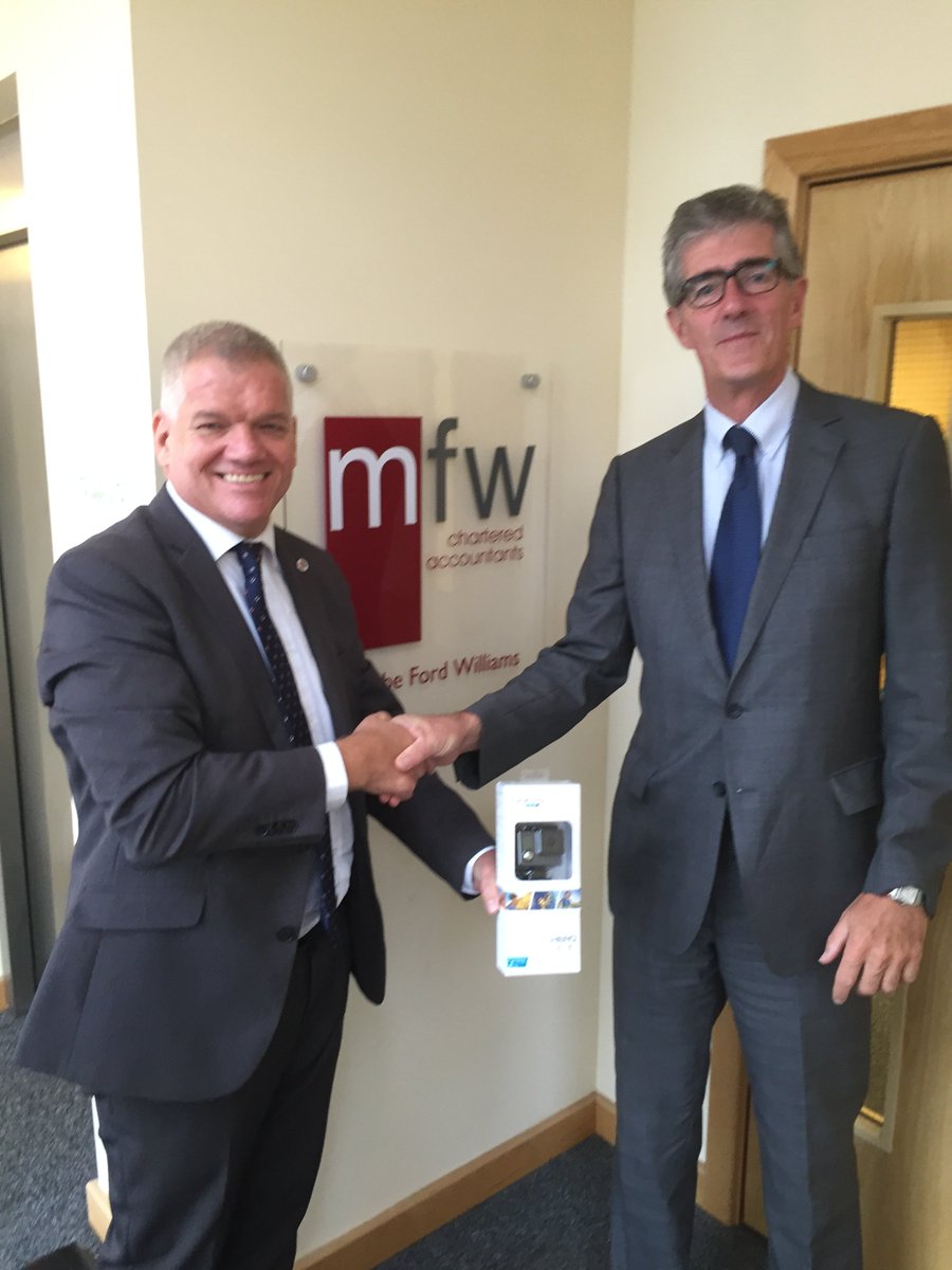 Congrats Leigh Jones on winning our <a href="/BanK_Expo/">BankonBusiness Expo</a> prize draw. Here's Michael Whittaker @mfwaccountants accepting the GOPRO on behalf of Leigh.