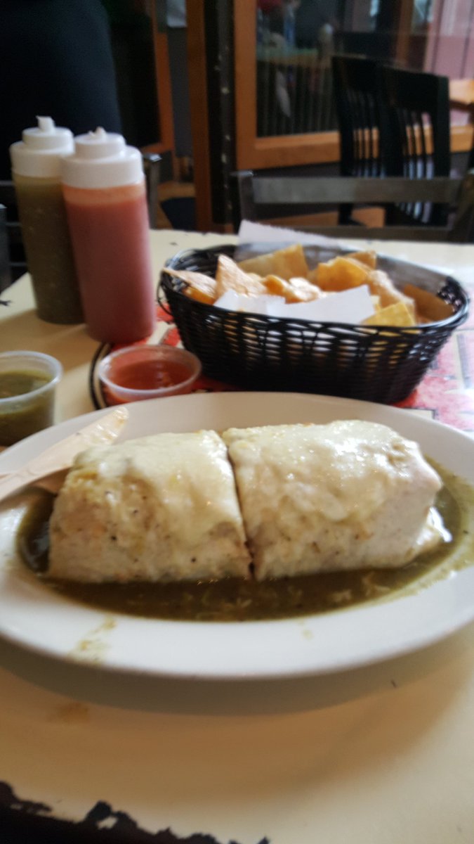 flybrariman's tweet photo. #Ohmigosh #BurritoGigante @flacostacos #DIYFred #diymusician https://t.co/EWx7ty5NV1