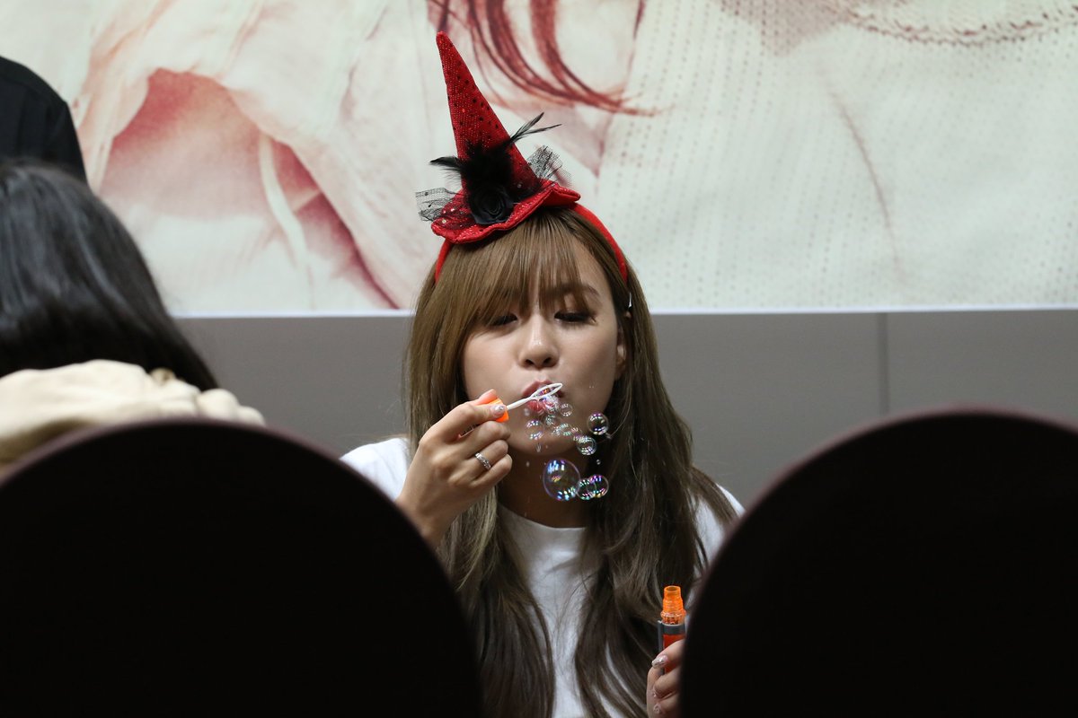 MrBOO_APINK's tweet photo. 20161001 APINK HaYoung @ BUSAN FAN sign event @Apinkohy https://t.co/0GrRxC1Nir