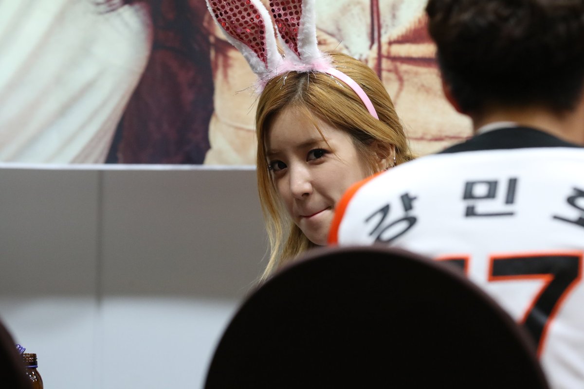 MrBOO_APINK's tweet photo. 20161001 APINK Chorong @ BUSAN FAN sign event @Apinkpcr https://t.co/PbhOfdUsiU