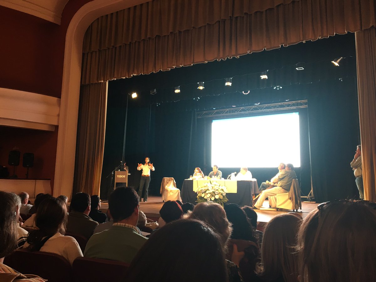 JONHATANF's tweet photo. Sencilla, clara y contundente #AzucenaArbeleche en informe económico - financiero mundial, regional y nacional. @TodosUy #Todos2016 https://t.co/9ZXW0ZkYnZ