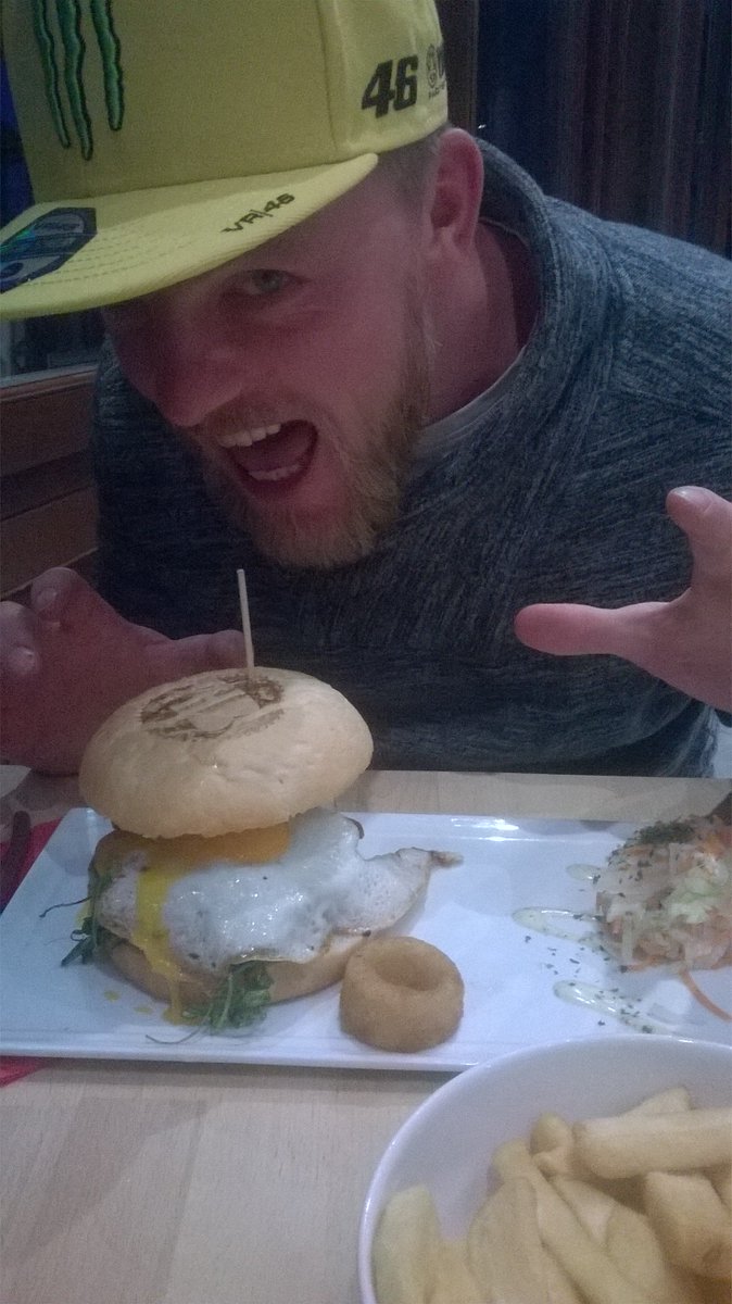 valentinrossi41's tweet photo. #huggysbar #WeWantGaller #colonelburger https://t.co/EAPSI9MXmu