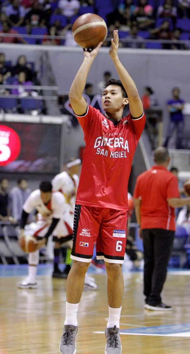 NacarErick's tweet photo. Scothie " The REBOUNDER" Thompson  excited na ako sa game !! Itss Ginebraa day @ScotThompson06 #RoyalreturntoFinalsginebra  
#NSD
#GINEBRA https://t.co/YHmMdSqHMa