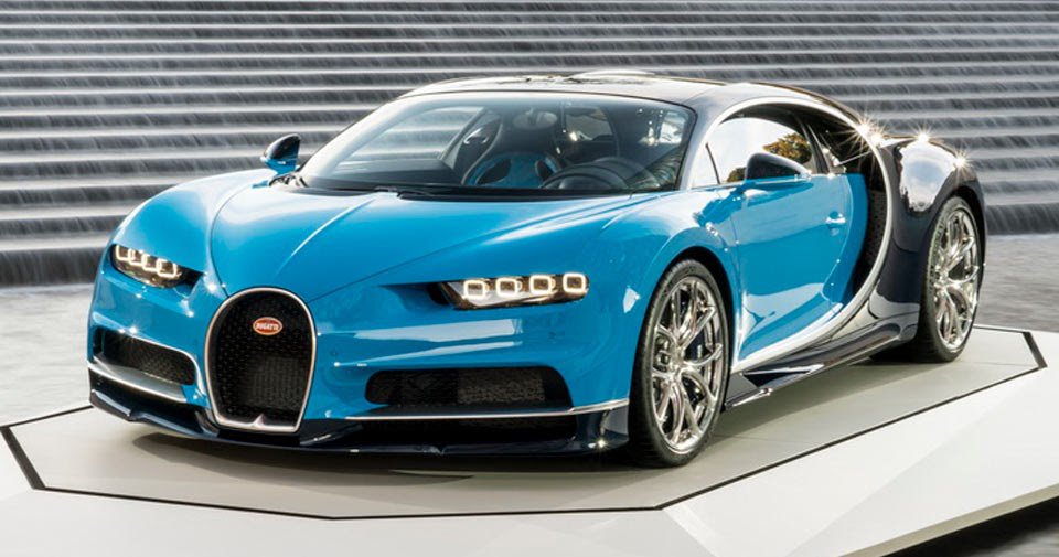 #Bugatti Chiron Poses For The Camera At Foundation Louis Vuitton Museum carscoo.ps/MMxPdr