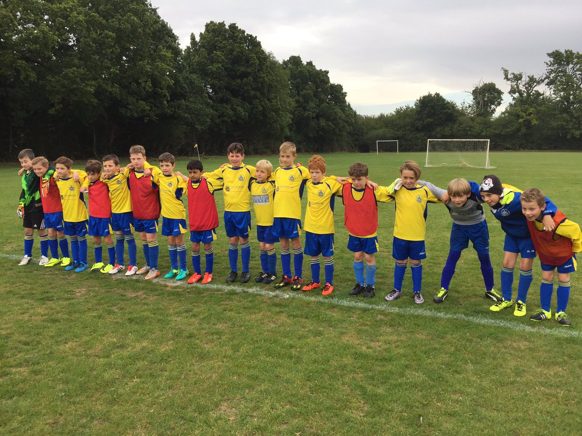 #RIPDavidWray <a href="/CityYouthFC/">St Albans City Youth</a> U10 Romans and Saxons remembering David Wray. Sadly missed.