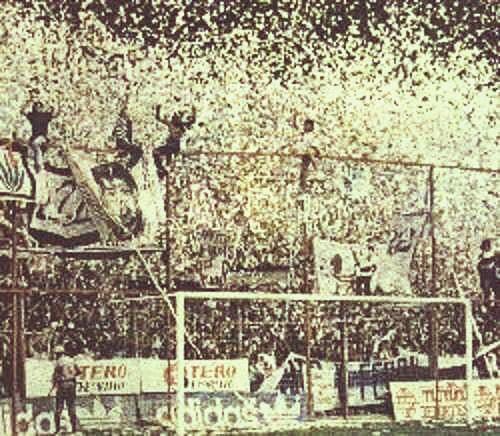 MarianoBeron's tweet photo. Somos los negros,los barrios,las villas,los pobres,los ricos,los q viven o vienen a La Plata saben lo q es Gimnasia en las calles! Lobo 💙 https://t.co/CkhiPw27iI