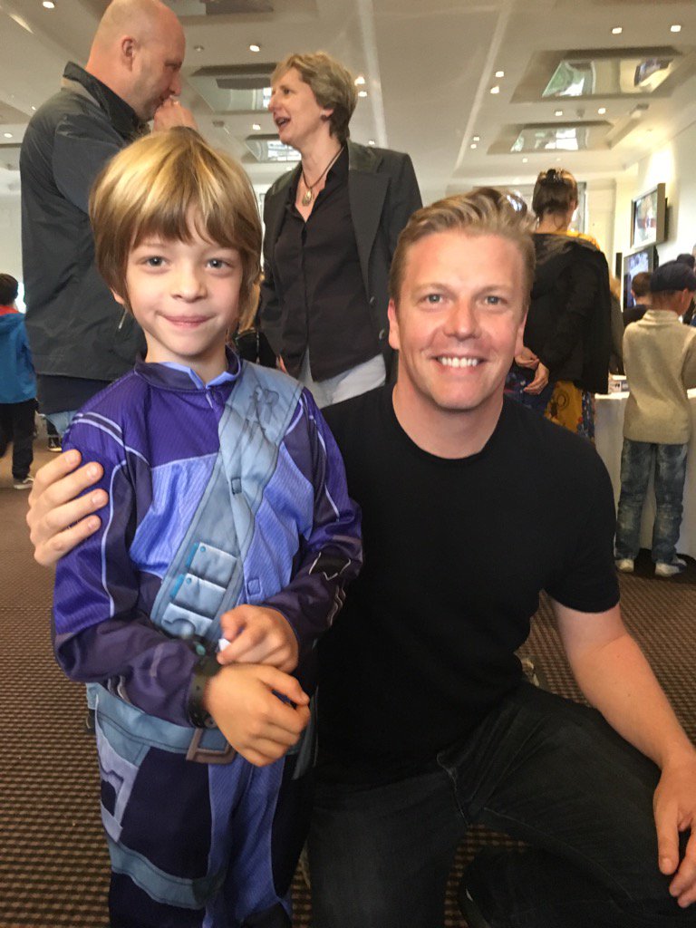 simjbarker's tweet photo. Sam thrilled to meet David Menkin aka Virgil &amp; Gordon at Thunderbirds Are Go #TAGPremiere today @ThunderbirdsHQ https://t.co/XQmRxr3lBt
