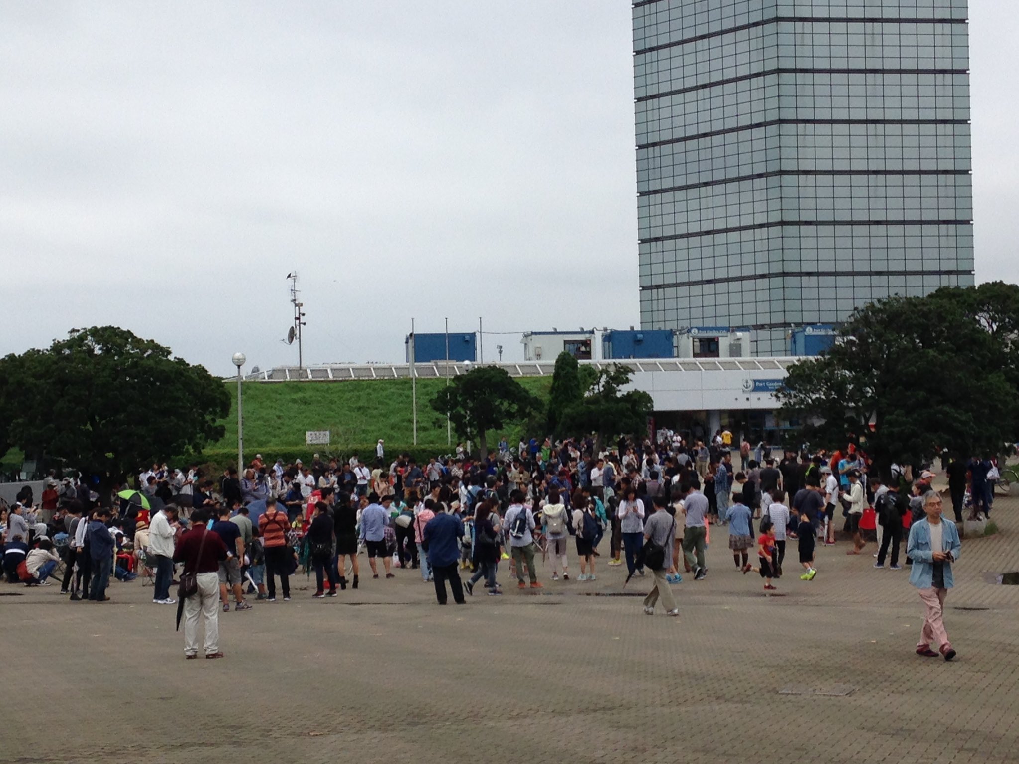 まみち ついに手を出してしまった ポケモンgo O 聖地 と言われるポートタワーは ちと遠いが徒歩圏内なので 行ってみたらこんなありさまだったwww T Co 7qbnxt7vpv Twitter