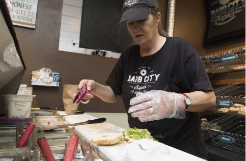 Daily_Chronicle's tweet image. So @Jesse_Severson decided to visit only local small businesses for a week. What happened: shawurl.com/2uzx