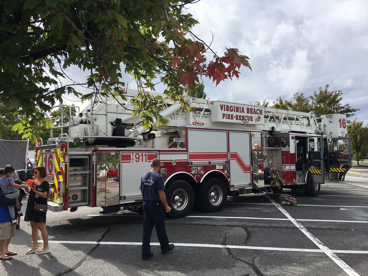 damianftaylor's tweet photo. Great weather our Fire Safety Event is blazing &amp; packed over 150 kids already #THD4614 @MccourtDonTHD @DeeByars @eric_marler @linosanchez92 https://t.co/1ux0fmv6G4