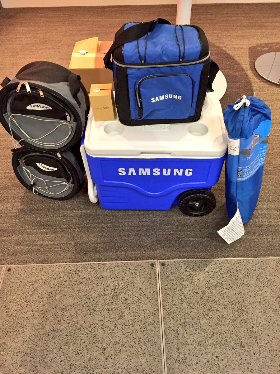 Customer appreciation day at the At&amp;t store in Lincoln plaza, Worcester mass! 😃 come join us for food, give always and great service 😉