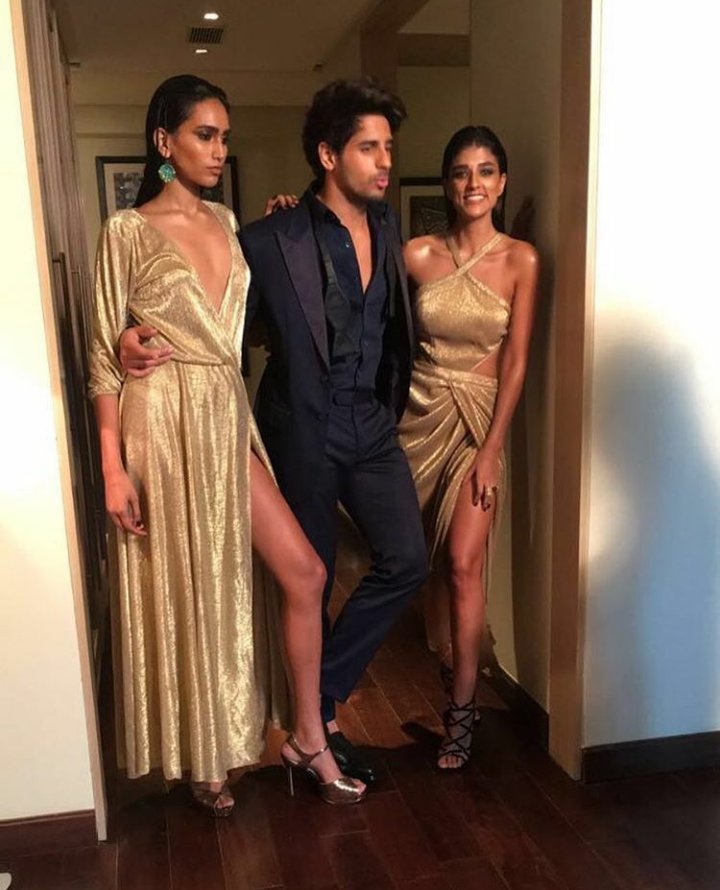 SidsUniverse's tweet photo. (Pic) Behind the scenes of @MaximIndia cover shoot @S1dharthM #SidForMaxim https://t.co/CET4cRRGHs