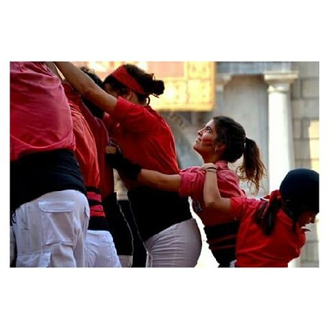 laralarioos's tweet photo. La mirada de confiança a la feina ben feta! 💪❤
#CdBCN #AmbTotiMés #castellers https://t.co/WdZHxBWU4p
