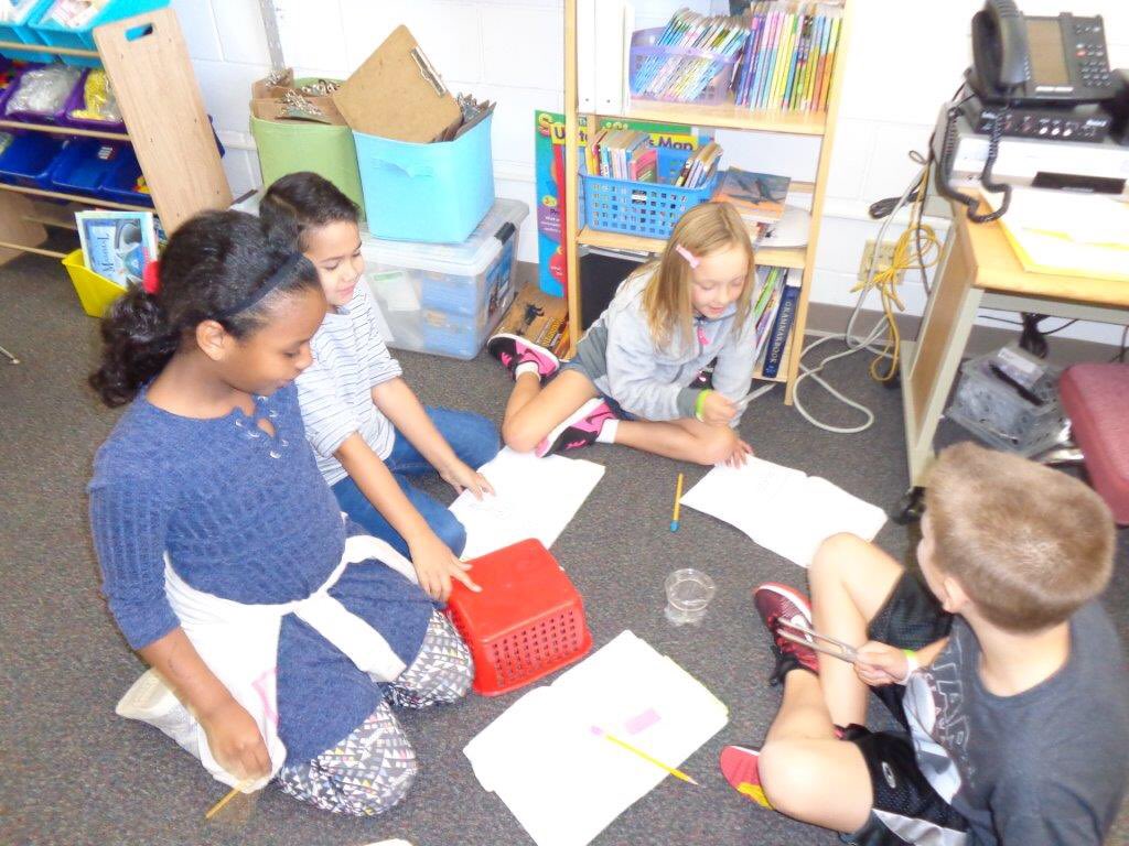 Mrs_Guetzkow's tweet photo. Third graders experimenting with sound and vibrations #WeArePLSAS https://t.co/lU3GAfr46v