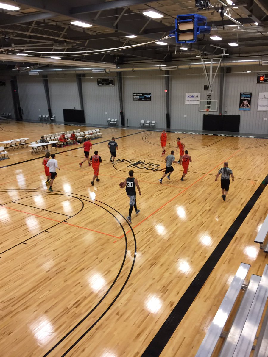 Wichitahoops's tweet photo. 1st round of games are underway at the #D6B dunkball tournament! https://t.co/Q8H8bHriJu