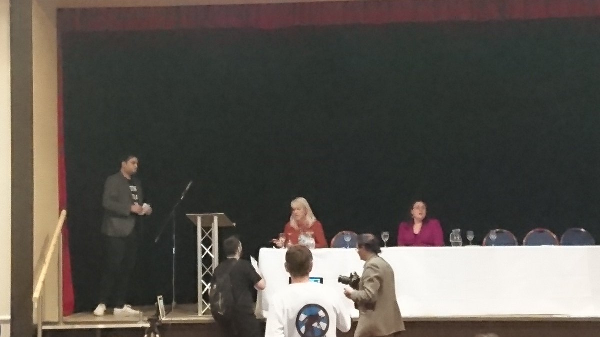 RIC_ABDN's tweet photo. Oor Myshele about to close the conference. #RIC2016 https://t.co/3dRhWIrbP0