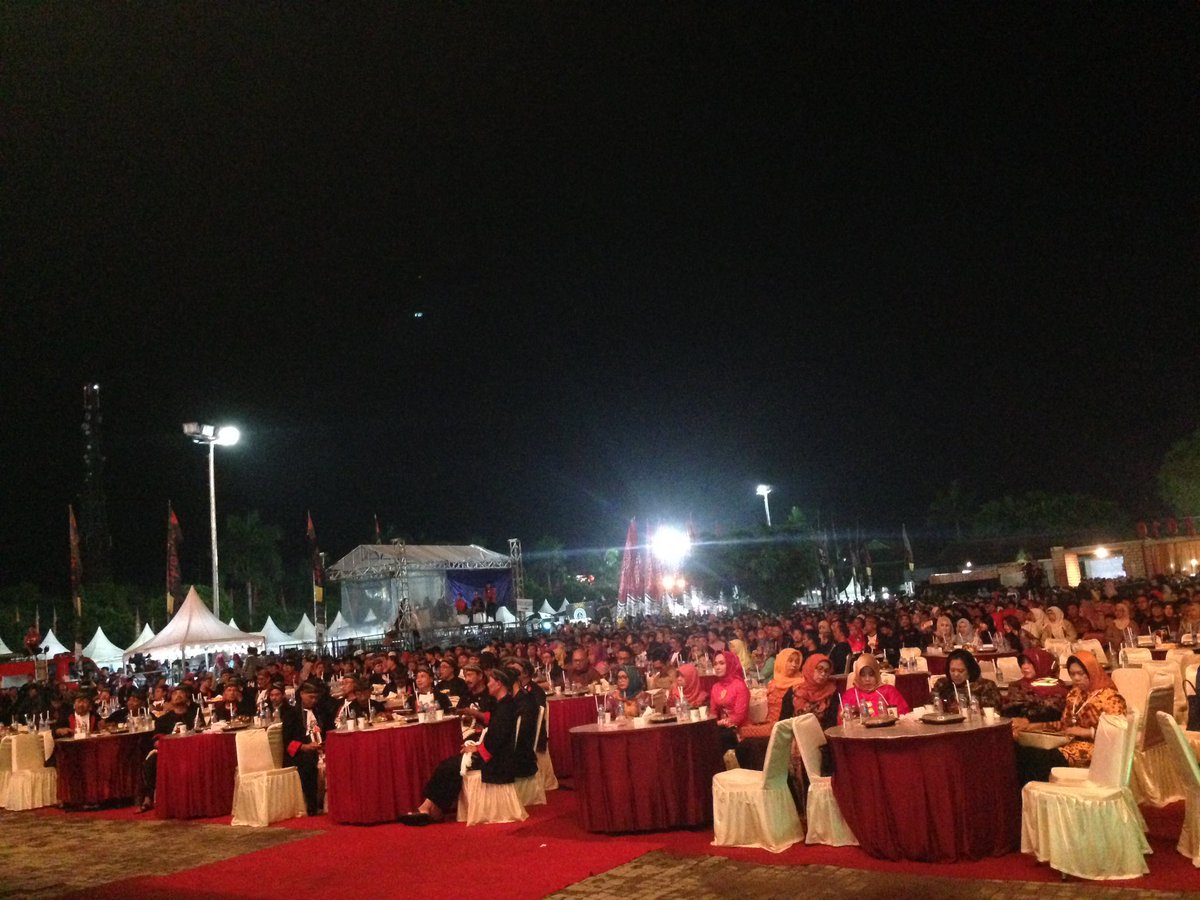 Alon-alon malam ini
#PonorogoDuweGawe 
 #GrebegSuro2016