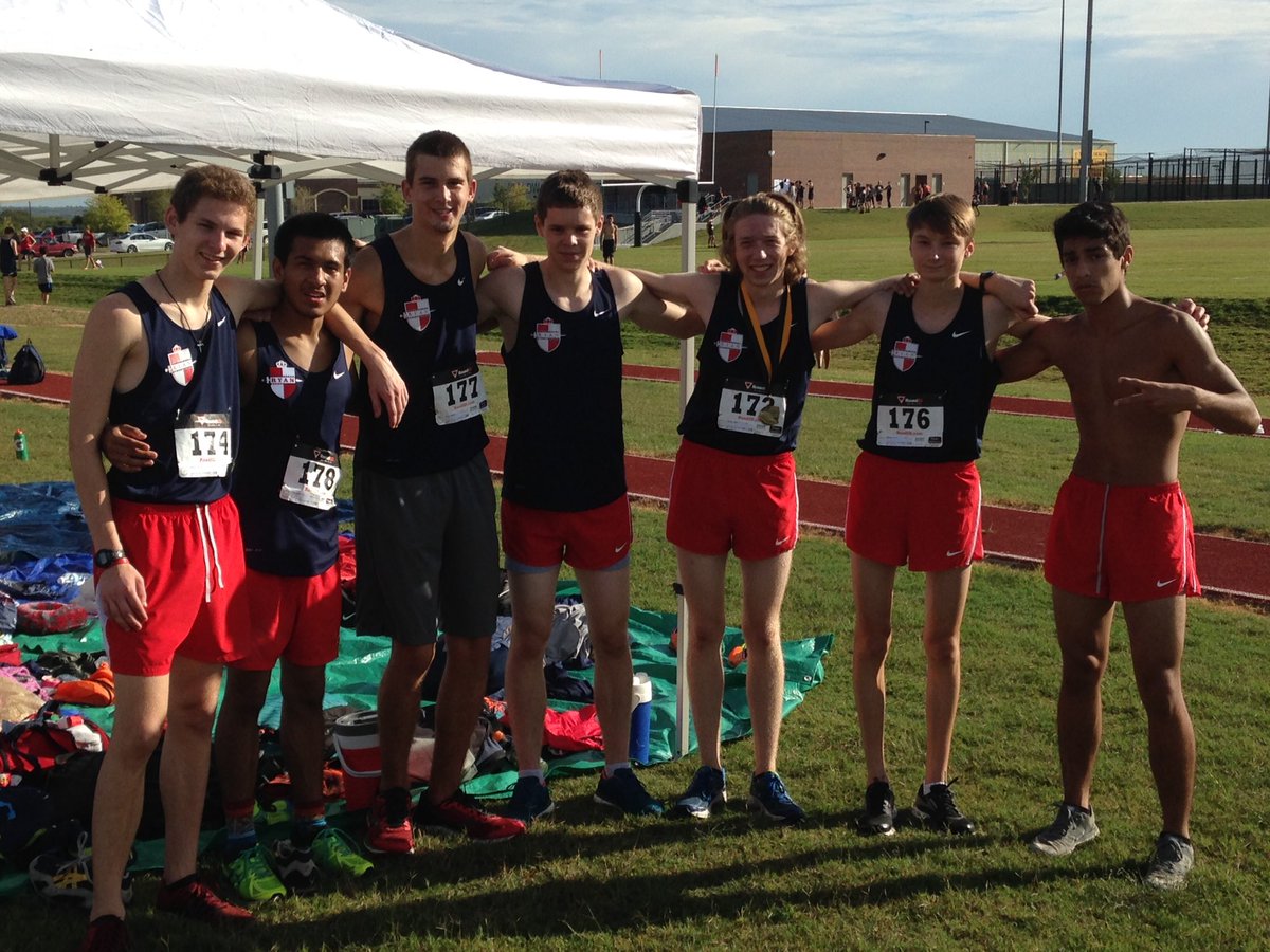 Varsity Boys--3rd place!! Way to run! @luis_321_  <a href="/MrsCoachKiraly/">Jayme Kiraly</a>
