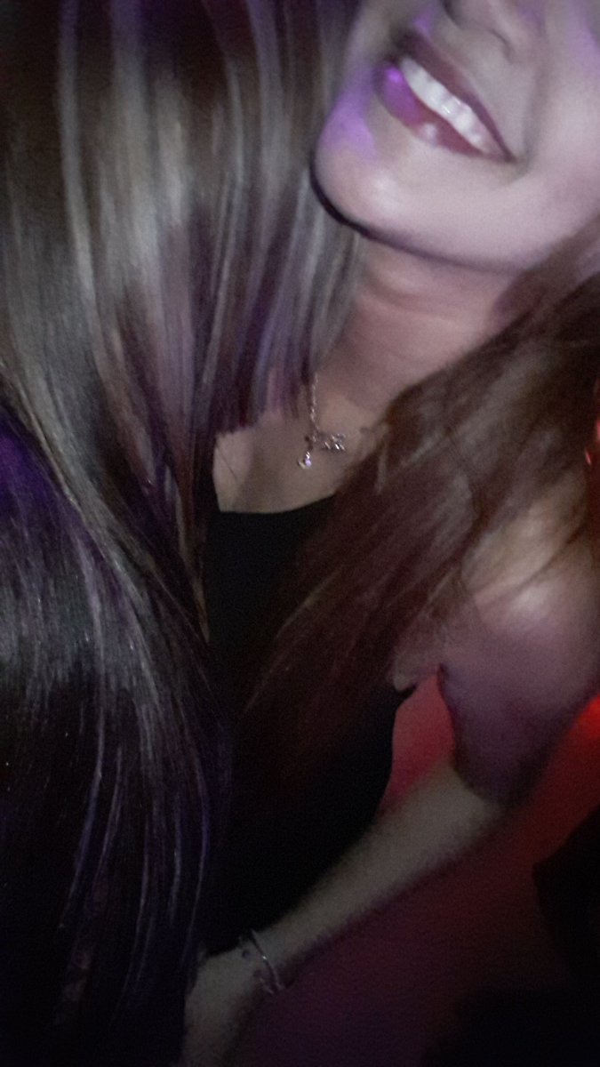 Carolina_Mora_2's tweet photo. #Amidemi♡ #killashots 🍹 #viernes https://t.co/NyGs0aclUx