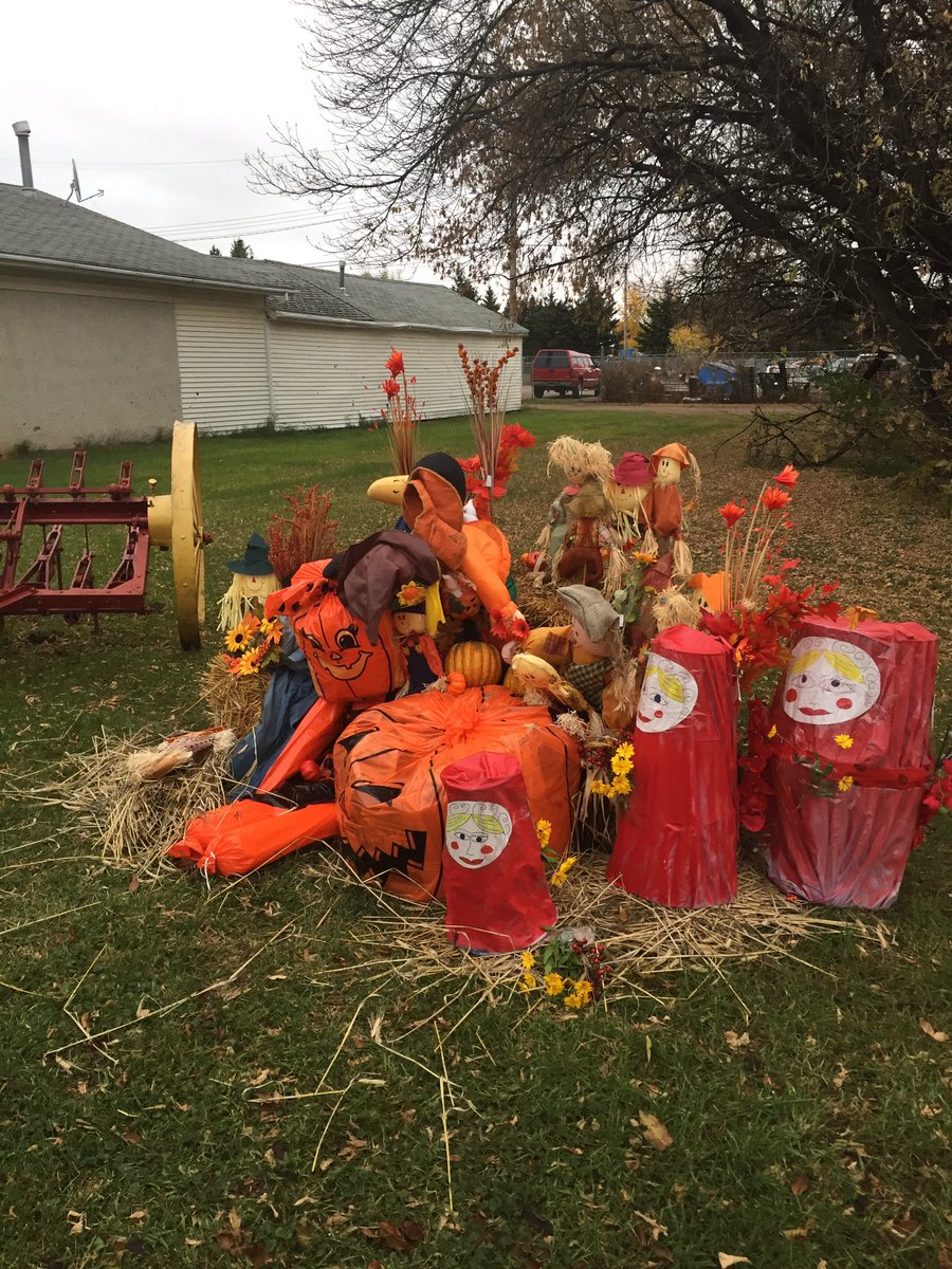 IrisKirschner's tweet photo. @840CFCW @AJCFCW @PumpkinPat @AMATravel @SLpumpkinfair The beautiful displays  are worth the visit today! #pumpkinfair2016 https://t.co/Lr4Tpcvyng