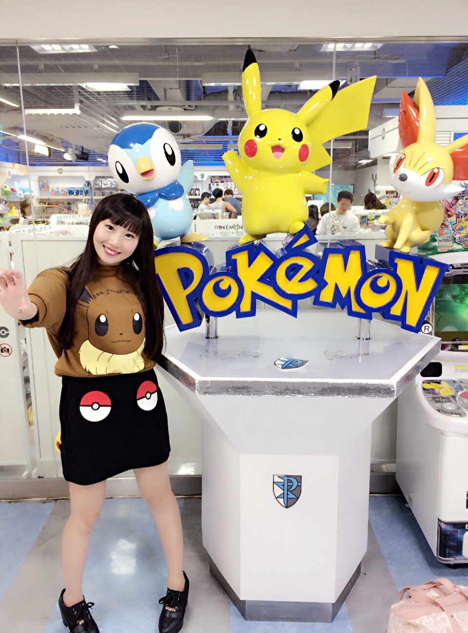 星野あいな 念願のポケモンセンター札幌に 行くことができたのである 艸 自由時間の間にイーブイに変身して行ってきたよっ どうしても行きたかった場所だから行けて幸せだった ポッチャマ ピカチュウ フォッコにはじめましてのあいさつしてき