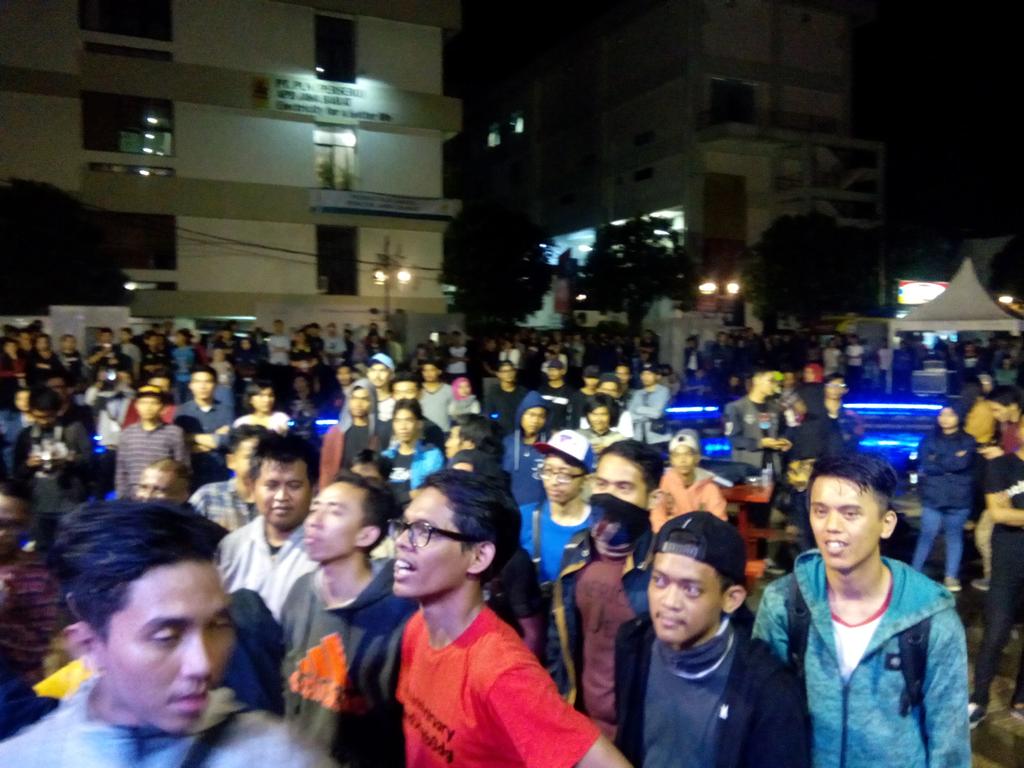 Bagga. Pakop69 semakin hari semakin banyak  , aa jadi menggigil lihat nya. 

Soalnya kehujanan.