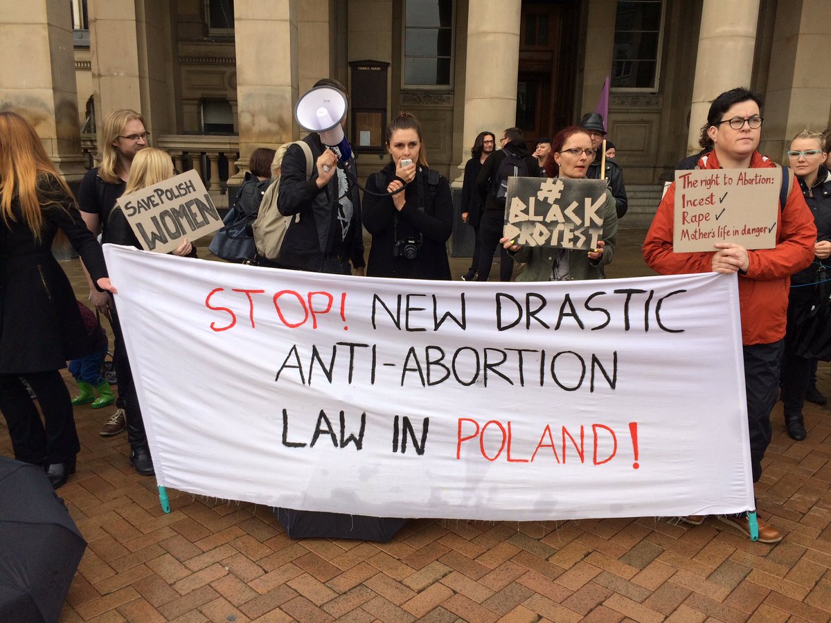 KaczmarekAlicja's tweet photo. We are on Victoria Square supporting #PolishWamen #blackprotest #czarnyprotest https://t.co/d9SnrCfHpy