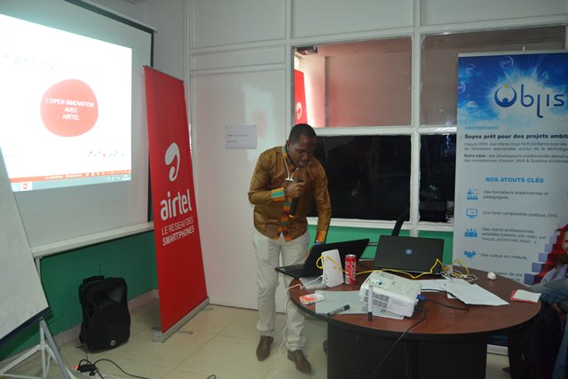 JCertif's tweet photo. Explication détaillés sur le service airtel mobile money par les representants de @airtel_congob au #JCertifBrazza2016 https://t.co/SQaCg8oZ6q