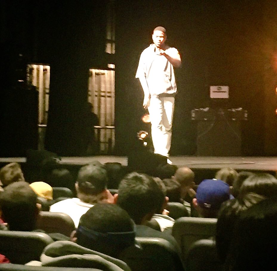 PacrFan65's tweet photo. @RVHSfootball "Adversity causes some people to break, and others to break records" - @InkyJohnson #dontstop https://t.co/ygjeDb7i69