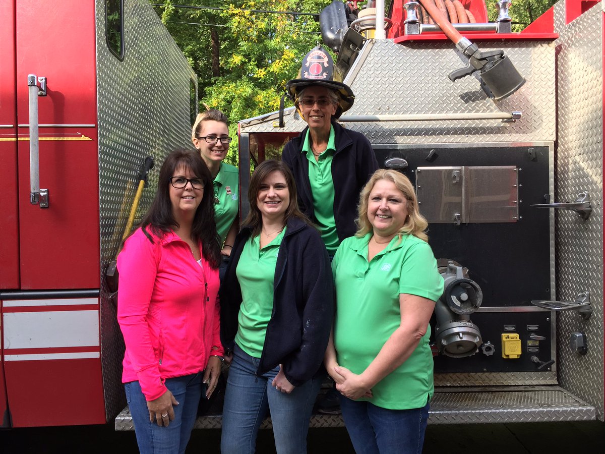 LysonSandy's tweet photo. Spending the day with the Taylor Fire Dept at our Kids Work Shop @#2789 For Fire Safety Month! @HDWestTaylor @priester_ron https://t.co/PNrgJtxYpg