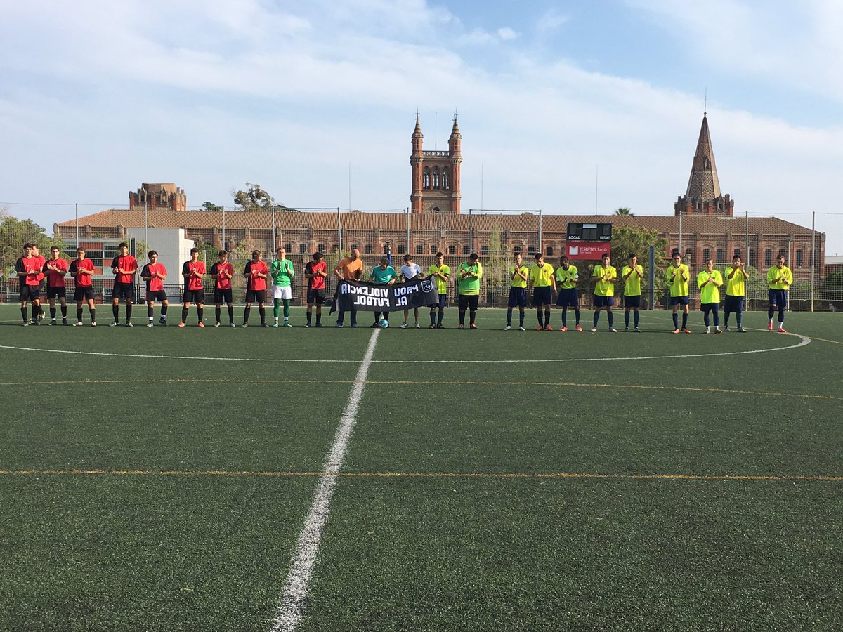 futbolcsi's tweet photo. Arrenca la temporada 2016-17 pel Juvenil A de @Carlos_Carulla i @proye92 https://t.co/H4GOP7IsJt