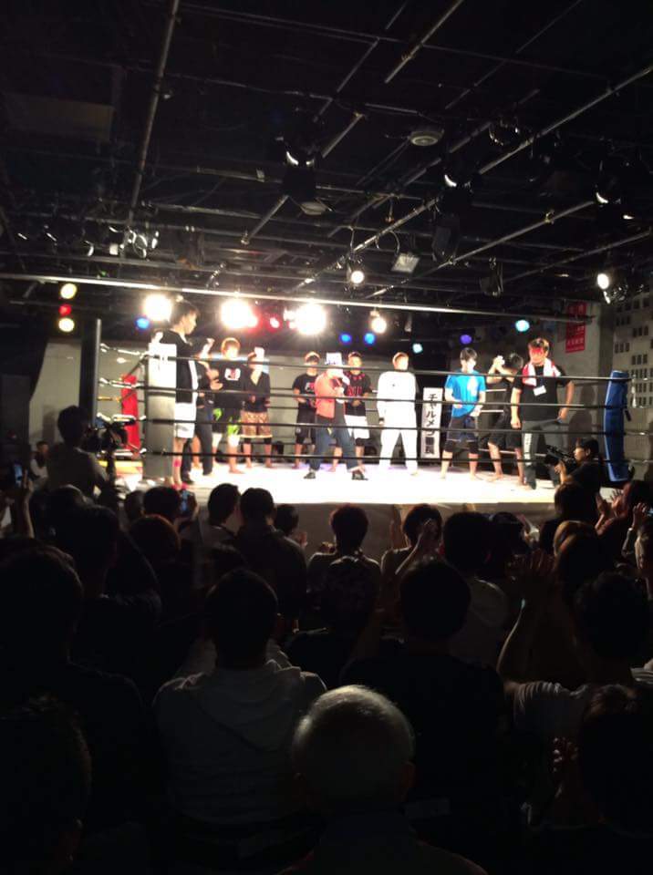 yamaken_yade's tweet photo. 本日はPFC.15ご来場誠に有難う御座いました。ライト級新チャンピオン新名選手オメデトー!そして、フライ級で勝ち上がったBIFショウタ選手、室蘭の棚田選手もおめでとうございます。12月更なる熱い熱戦を期待すると共に関係各位来場者の全ての方々に感謝御礼申し上げます。#PFC15 https://t.co/L5PyIy1WgZ