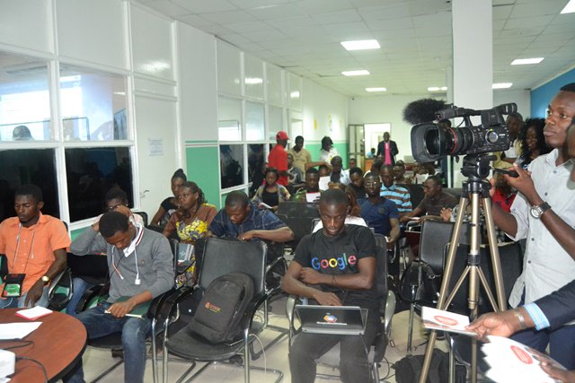 JCertif's tweet photo. Place à la formation, la distraction est exclu dans les ateliers de formation de Yekolab #JCertifBrazza2016 https://t.co/fPUP8aM5xL