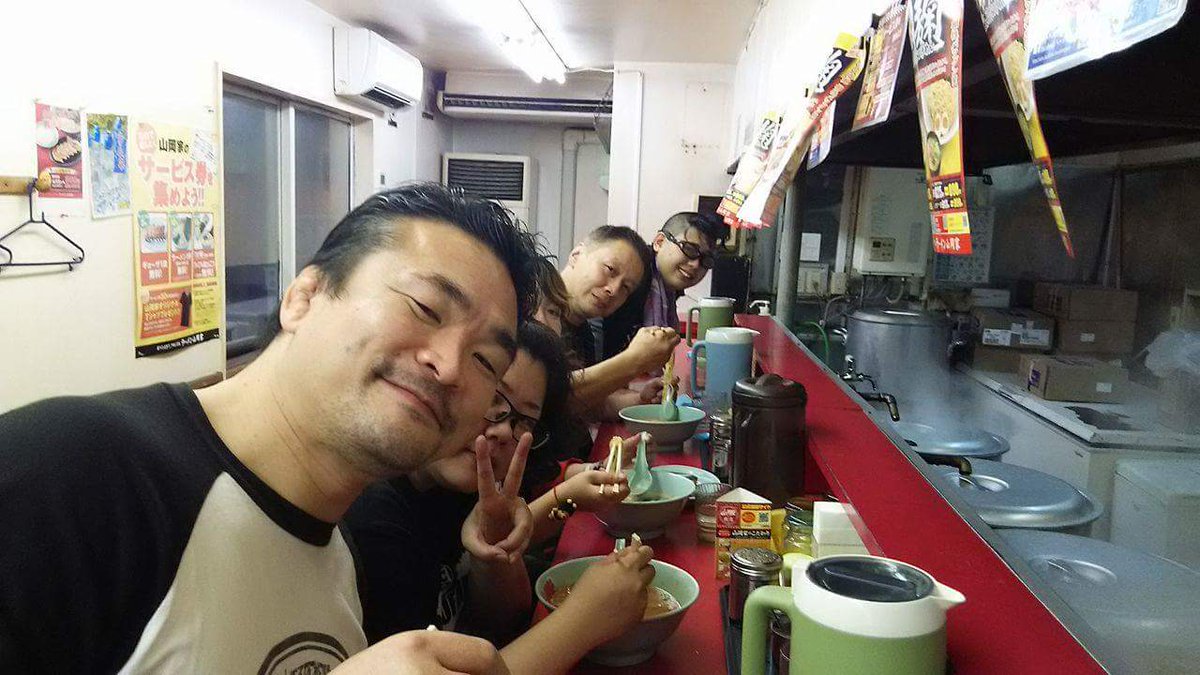 yamaken_yade's tweet photo. 前日にリングを積んで、パトスに下ろして、積んで、家に下ろして、はい終了〜〜☆今回は全ての段取りの速度が過去最高で(゚∀゚ノノ"☆パチパチパチ★ 23時に完全終了出来たのは初。最後までお付き合いしてくれた方々と恒例のラーメン♪みんなアリガトー♪ #PFC15 https://t.co/XNZ0pfGeWt