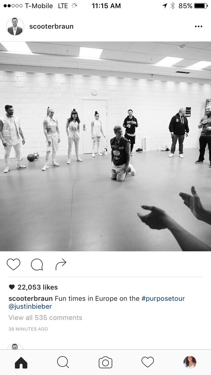 keepinitbieber's tweet image. When even Scooter wants Justin's Instagram back