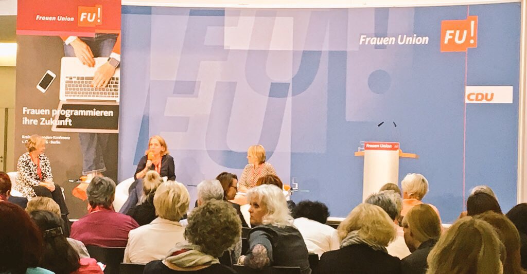 KathaBecker_'s tweet photo. Von der #UXILondon erstmal direkt zur #Kreisvorsitzendenkonferenz der @frauenunion ins KAH #welcomeHome https://t.co/vpt9uwOLLR