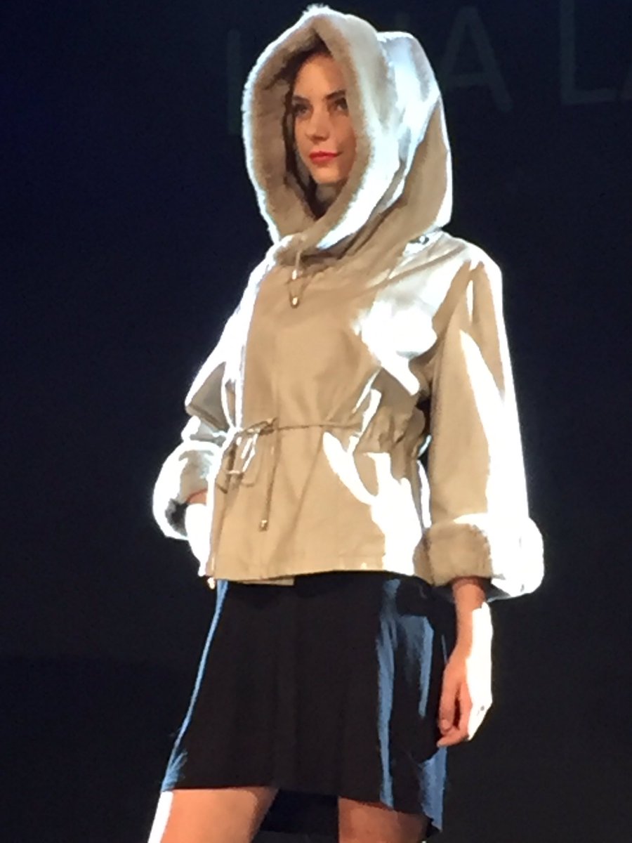 LucsoModels's tweet photo. Mañana de moda de la mano de #linalavin #fashionweekendsevilla #chicaslucso#sevillamoda #elegancia#aeac @LucsoModels @TRH_Alcora https://t.co/WpyLqYDKx4