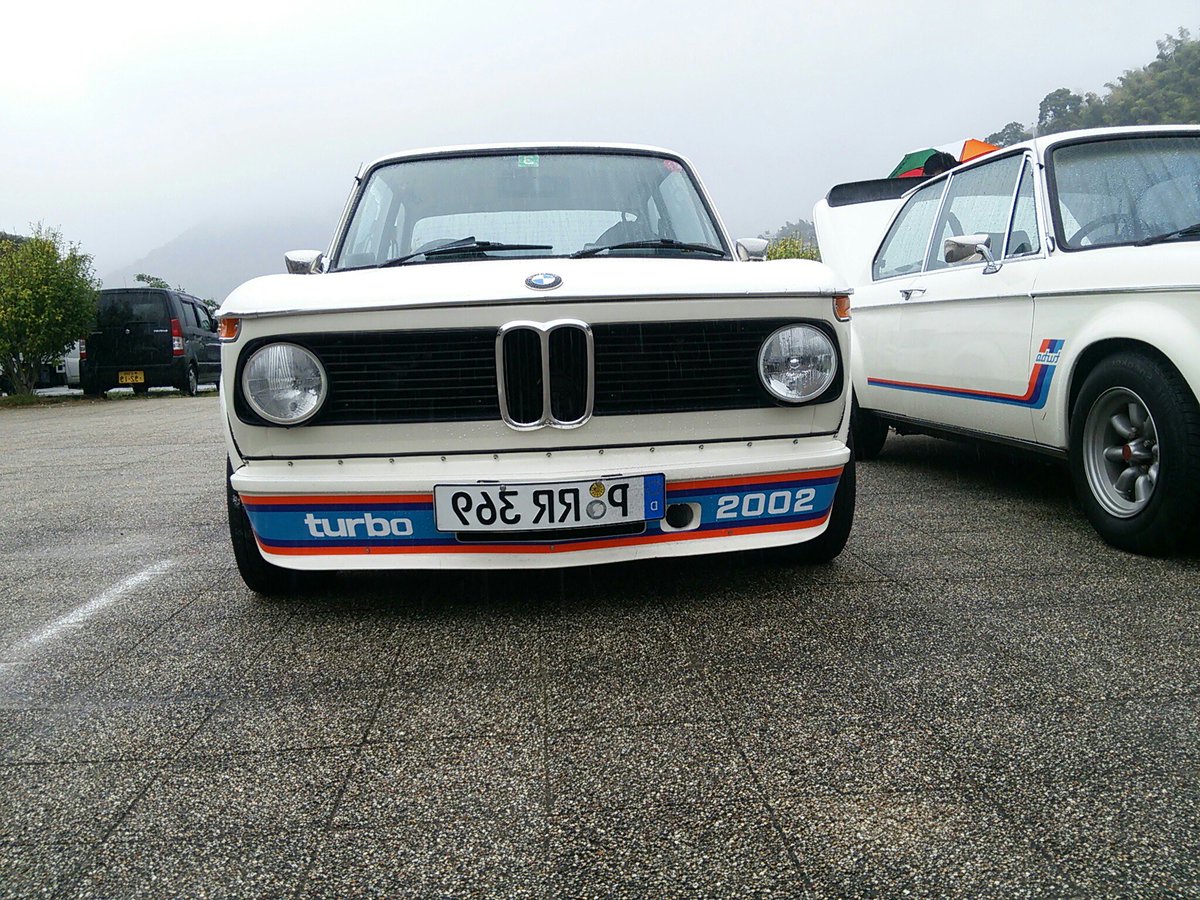 岡部澄夫 Bmw 02 1975年式のtiiや1974年式のターボ等 通称マルニ 量産車初のターボ 搭載モデル 前走車のミラーに威圧感を与えると言う鏡文字のチンスポイラーを反転してみたらターボマルニになってしまった 熱海ヒストリカgp16 T Co Pihbshikyv