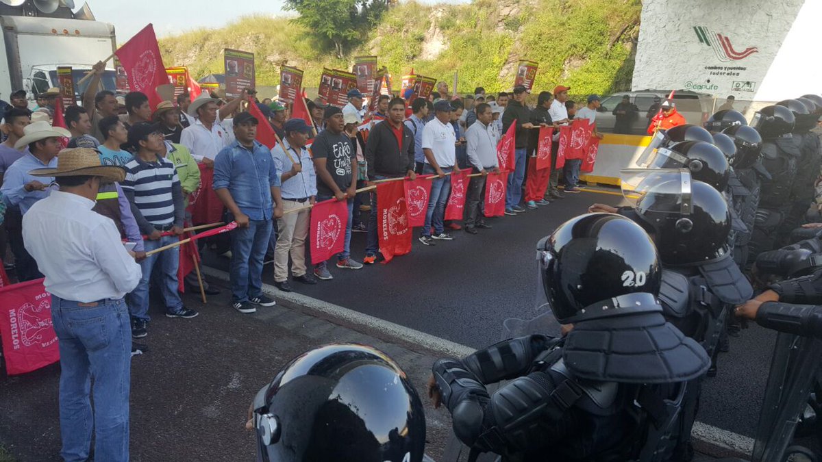 AlbertAntorcha's tweet photo. #GracoRepresor Pueblo contra gobierno, de que lado está amigo lector? https://t.co/3cVPgvFRto