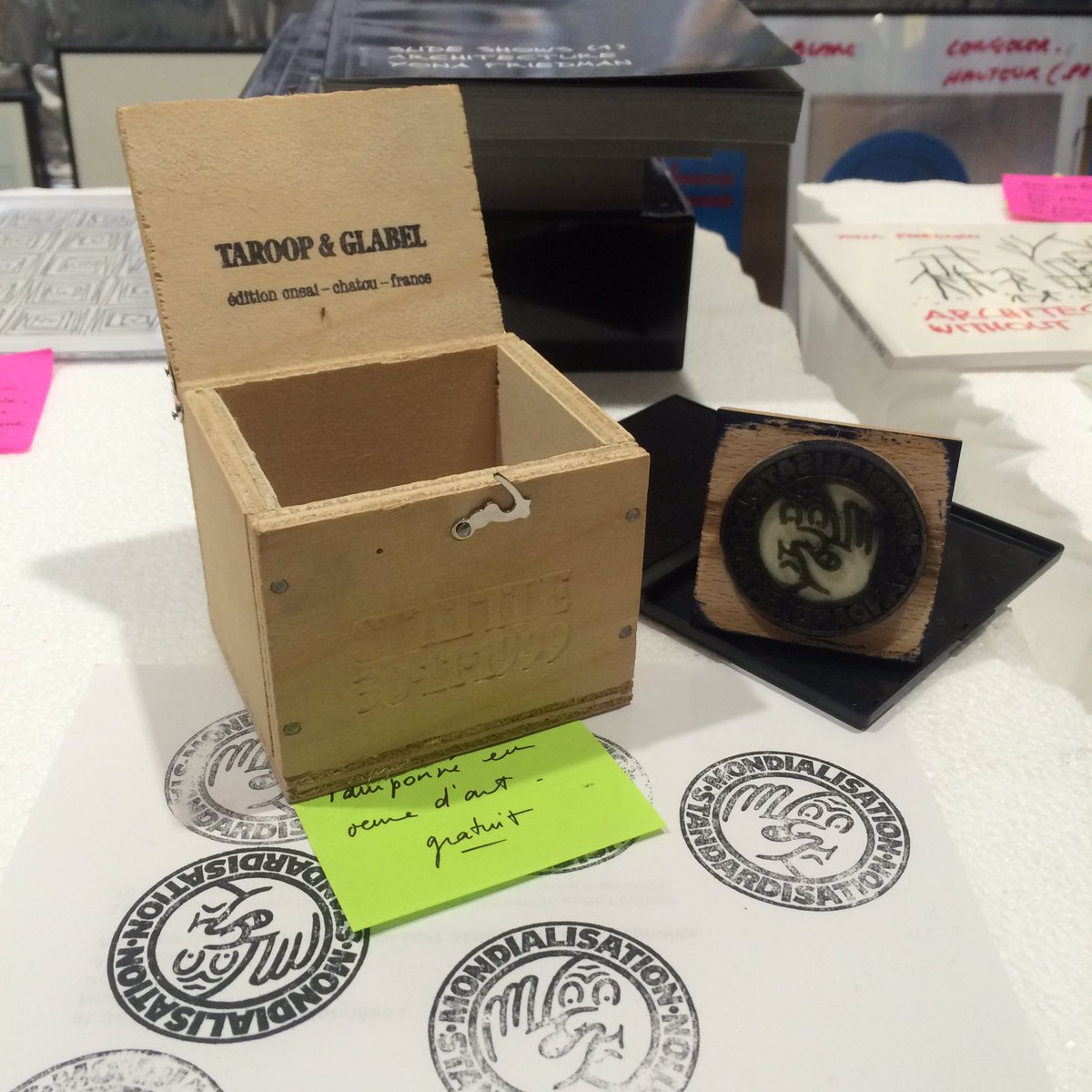 Cneai_'s tweet photo. Le tampon de Taroop &amp; Glabel transforme l'objet tamponné en œuvre d'art. Sur le stand du Cneai @lamaisonrouge #multipleartdays https://t.co/DNQLiG0DVF