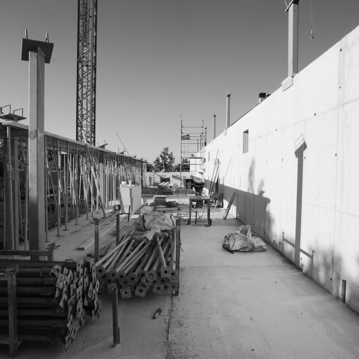 vlarripa's tweet photo. Concrete walls vs steel pilars, @MLMRarquitectos #workinprogress #underconstruction https://t.co/IUMXCEOfNx