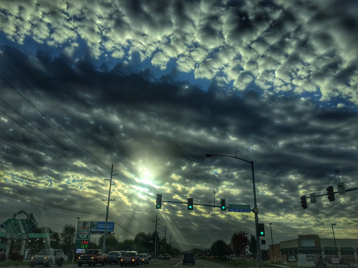 Morning sunrises
Have me missing light changes
But not perspective

#haiku #cloudporn #vss #micropoetry #poetry