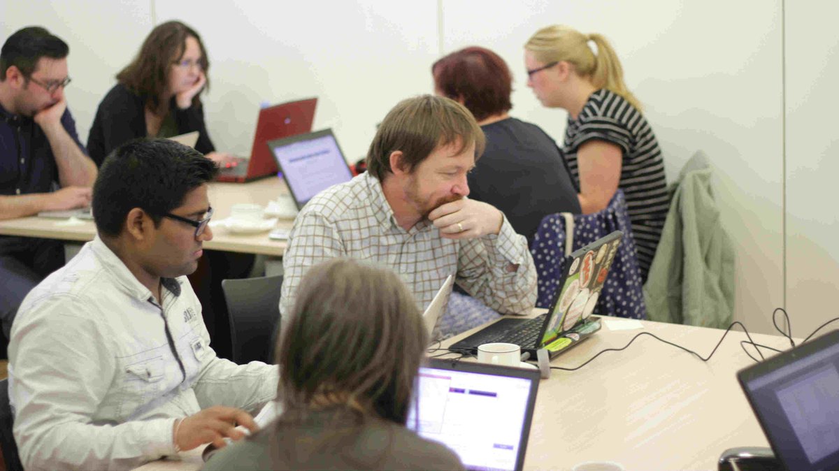 ToonLibraries's tweet photo. People looking busy on their laptops! We've looked at tools for mapping data, timelines, infographics... #datamorphosis https://t.co/283uOMSQ1d