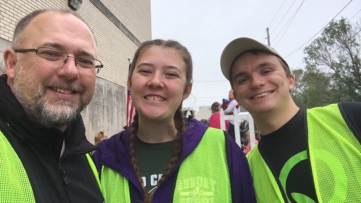 YFCSI's tweet photo. Ready to rock the Harvest Homecoming Parade with @HopeSoIN https://t.co/NnIkvaeg1A